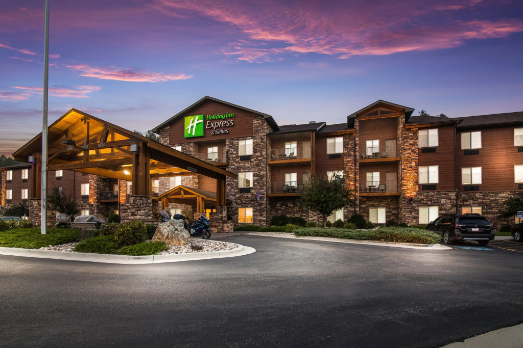 Holiday Inn Express Hotel & Suites Custer by IHG