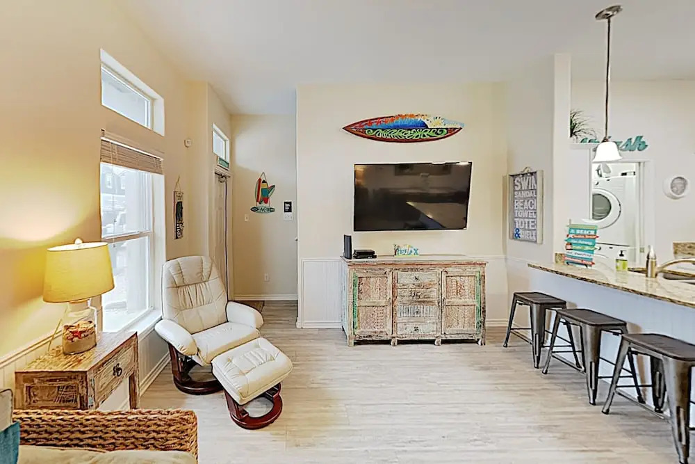 New Listing! Sandy Feet W/ Hot Tubs 8 Bedroom Townhouse