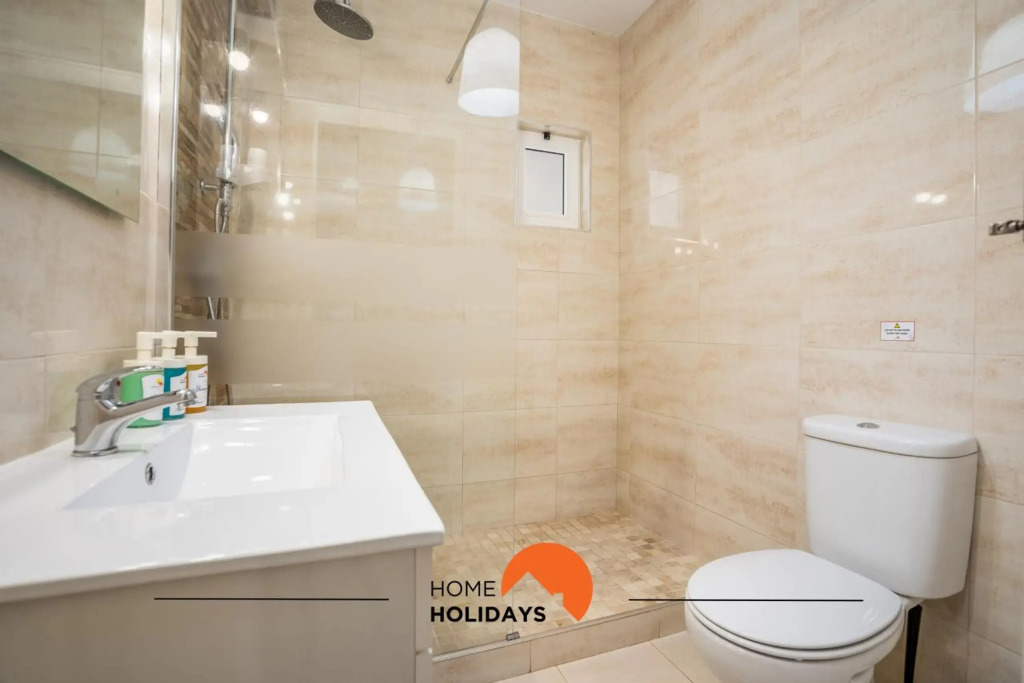 #002 Amazing Apartment Next City Center,Beach
