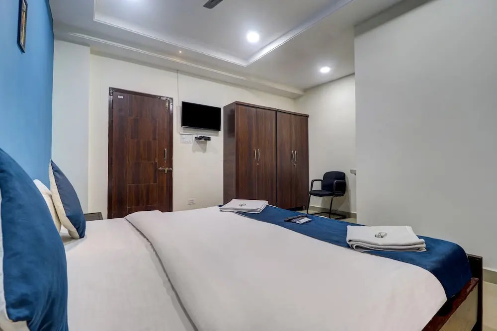 iROOMZ Hotel Rise & Shine