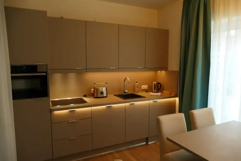 Meyns Apartments & Hotel