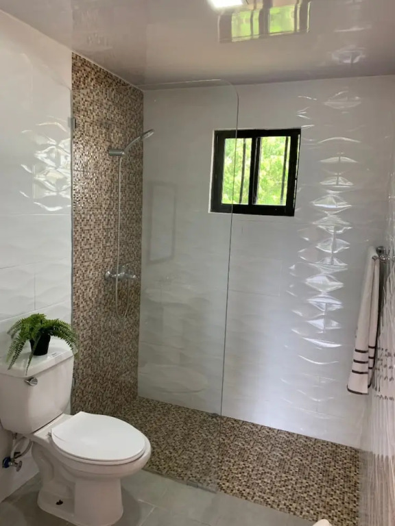 Stylish 1r-1b Apt Near The Beach And Main Street