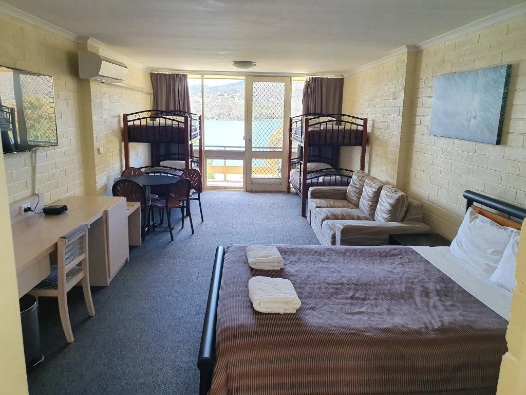 Lake Jindabyne Hotel