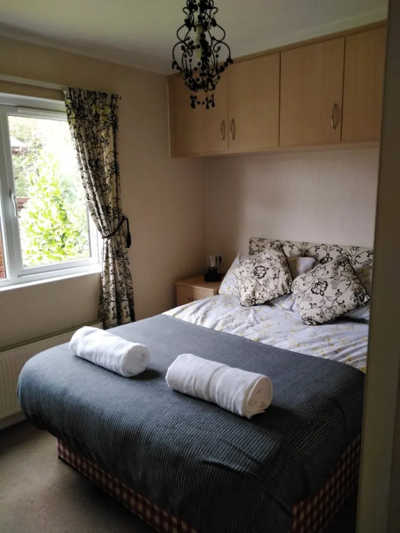 Charming 3-bed Lodge in Malton With hot tub