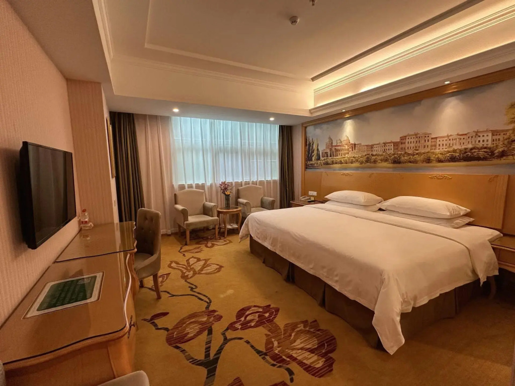 Vienna Hotel (Huizhou Qiuchang Yingbin Road)