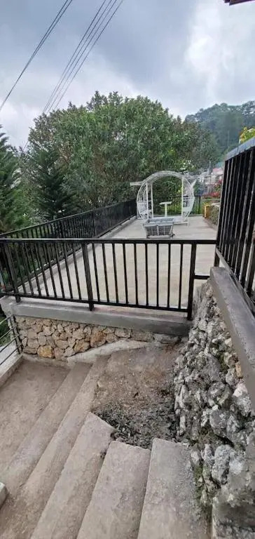 The Magical Pines - 3 Outdoor Spaces with Views :)