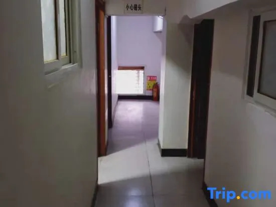 Yilong Jinshan Hotel