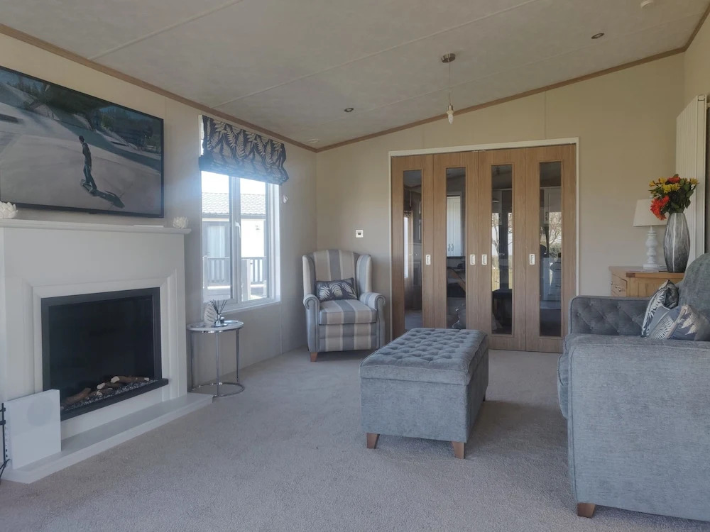 "Lyndale Lodge 18 with Hot Tub by St Andrews"