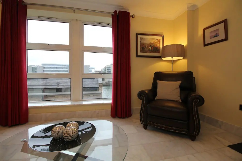 Luxury City River View Apartment