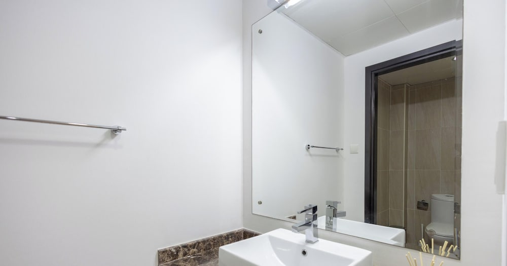 LUX The 02 Residences JLT Suite