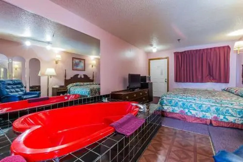 Colonial Inn & Suites