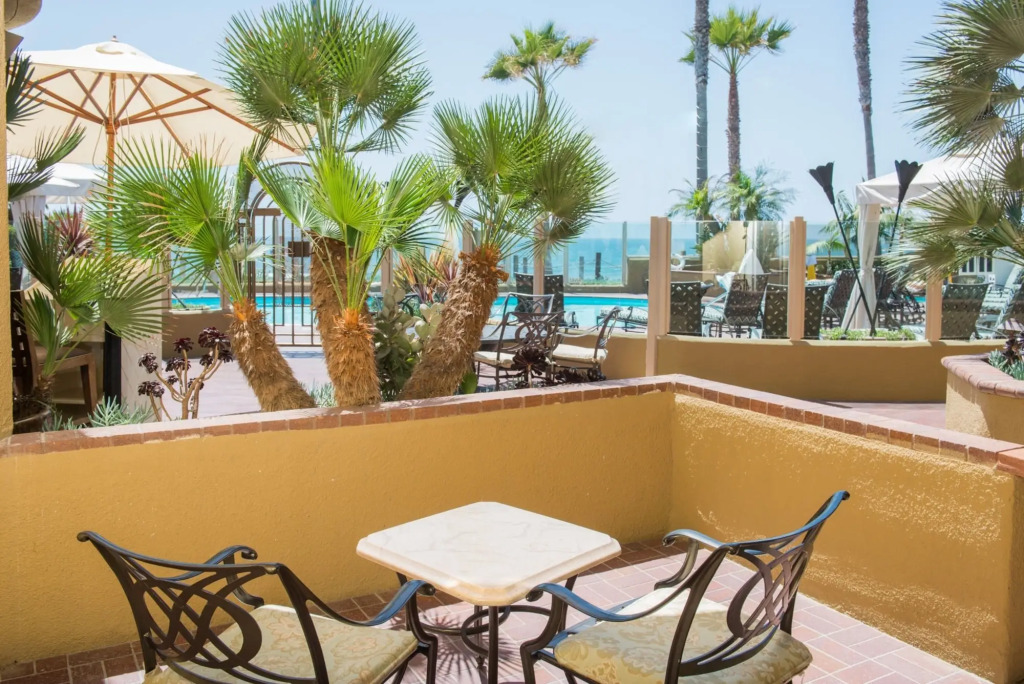 Pacific Terrace Hotel