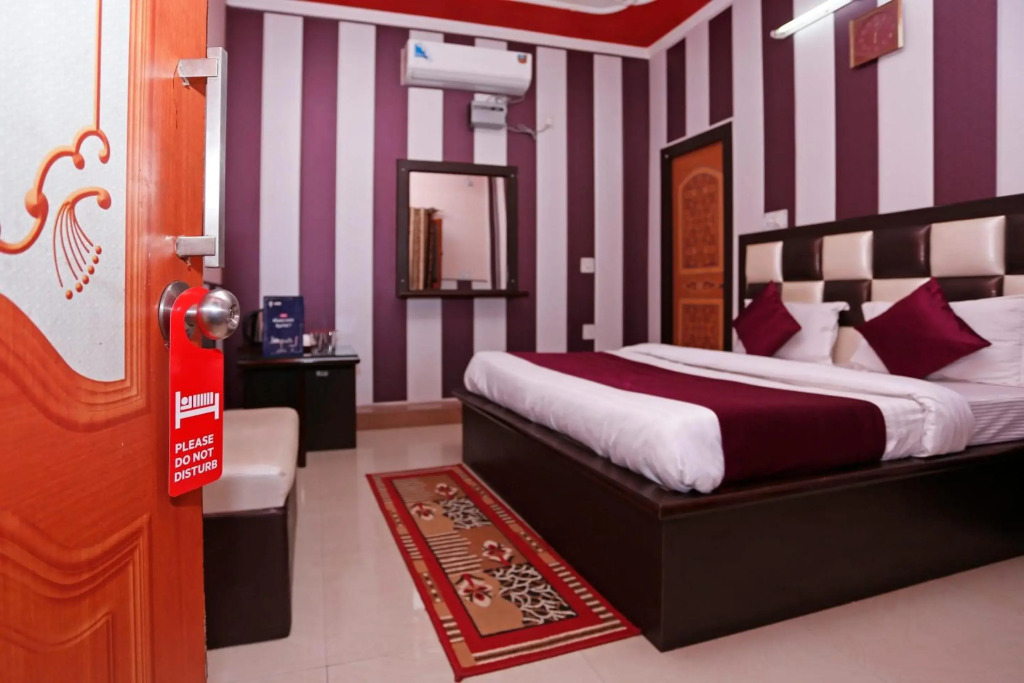 OYO 5851 Mehfil Hotel
