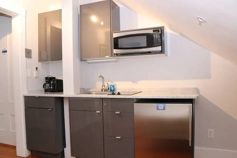 Maverick Suites at 40 Temple St