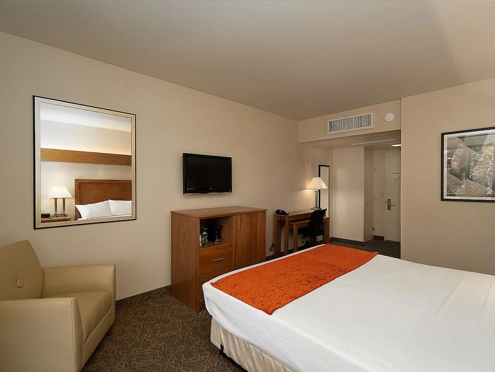 Kellogg West Conference Center and Hotel
