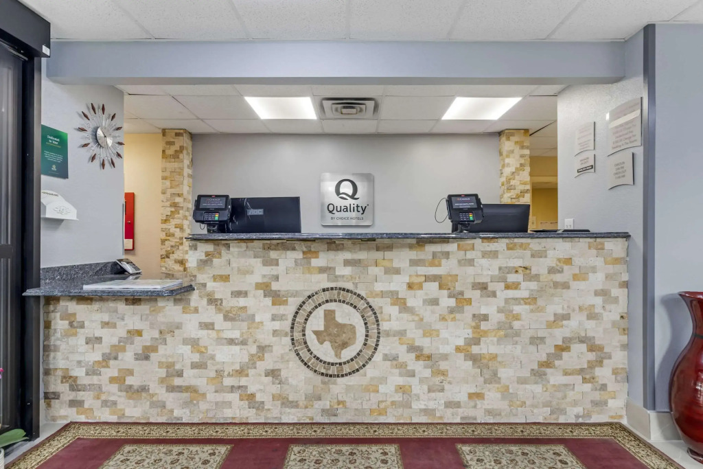 Quality Inn Near Seaworld - Lackland