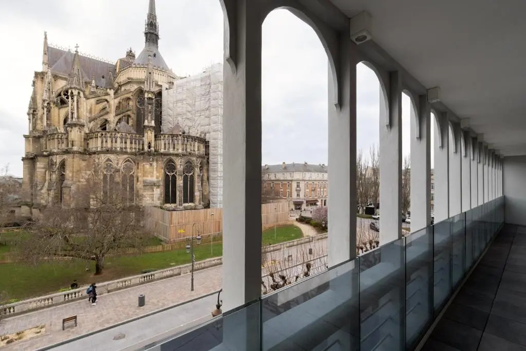 Les Suites 7 Anges - Vue Cathédrale, Parking & Centre Historique Reims