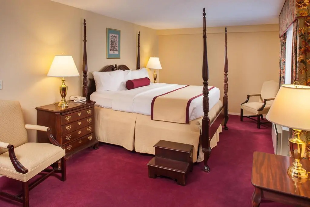 White Mountain Hotel and Resort