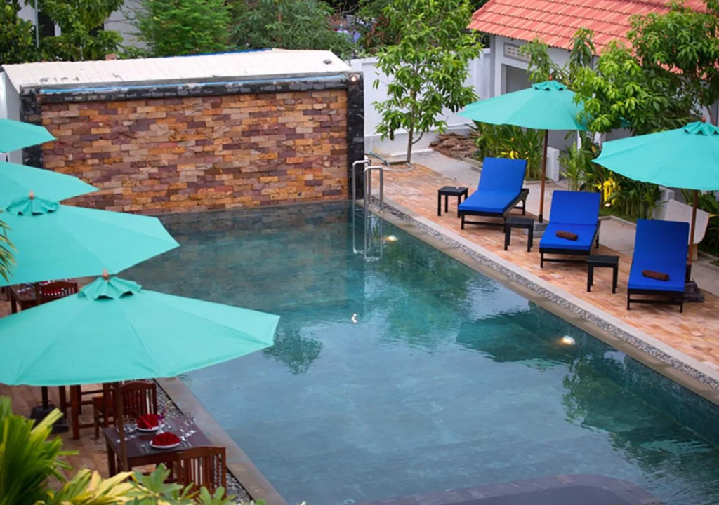 Lilly Holiday Hotel