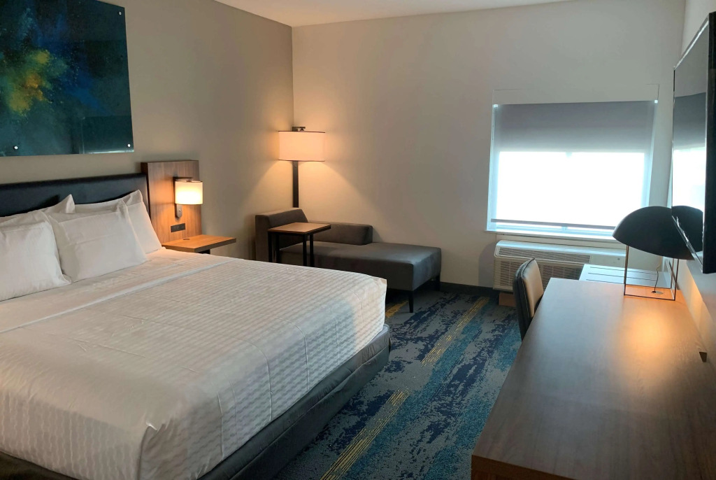 La Quinta Inn & Suites by Wyndham Galveston North at I-45