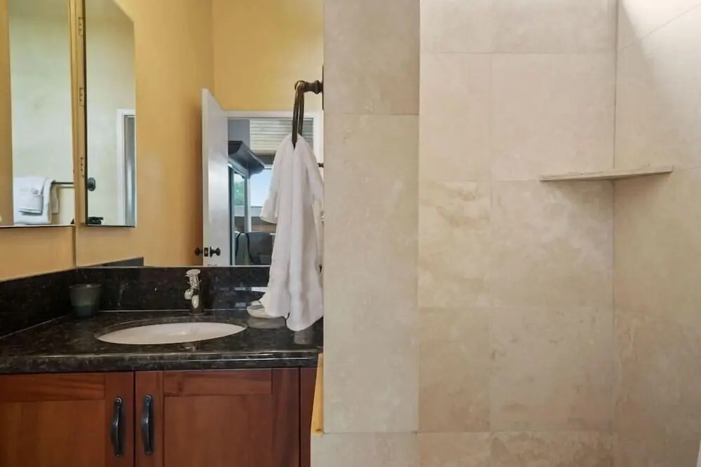 Kailua Bay Resort 3301 - Two Bedroom Condo