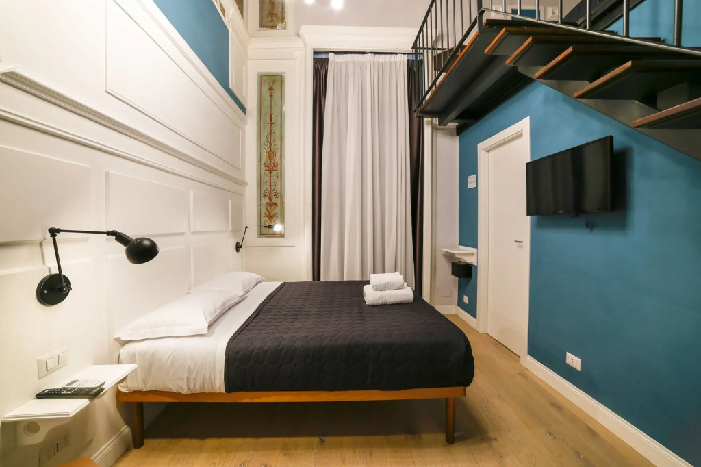 The Dante House by House In Naples