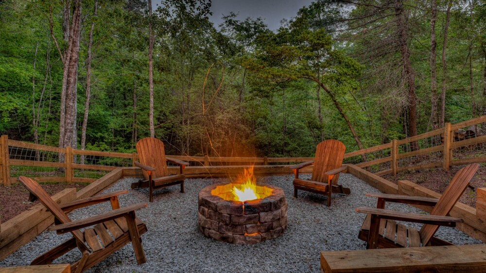 Cozy Bear Cabin by Escape to Blue Ridge