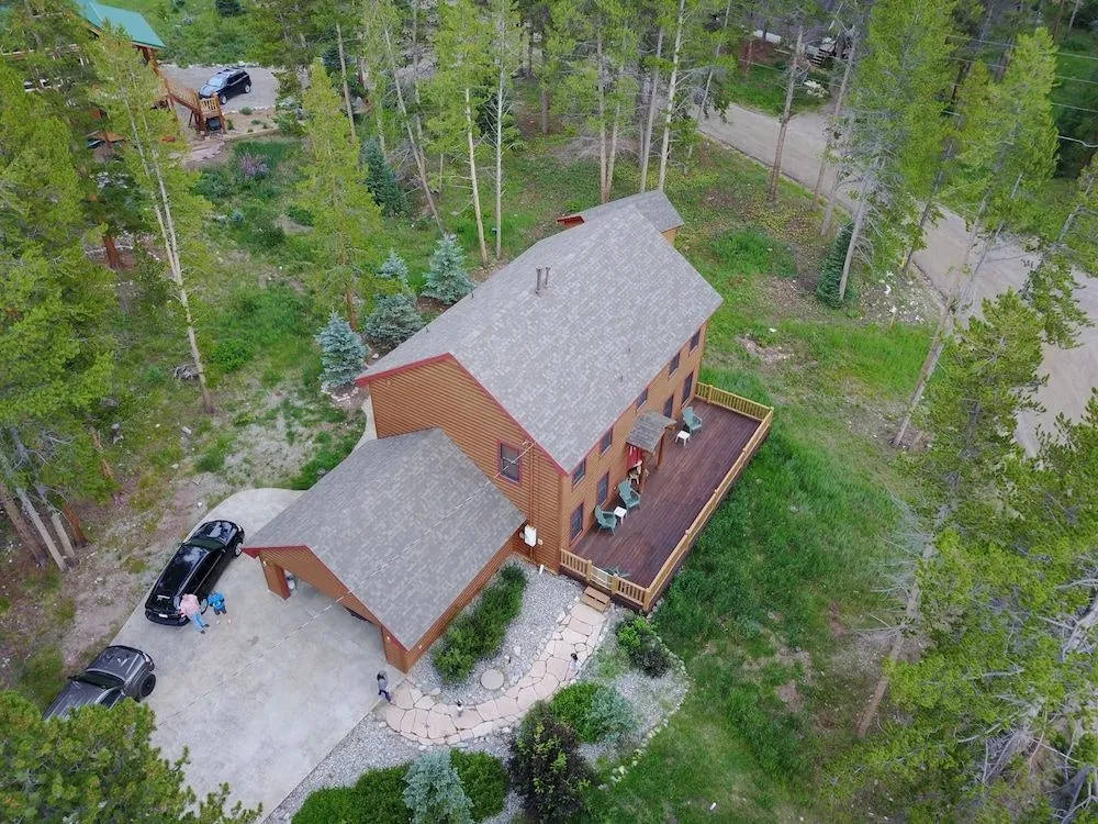 Grey Squirrel Lodge
