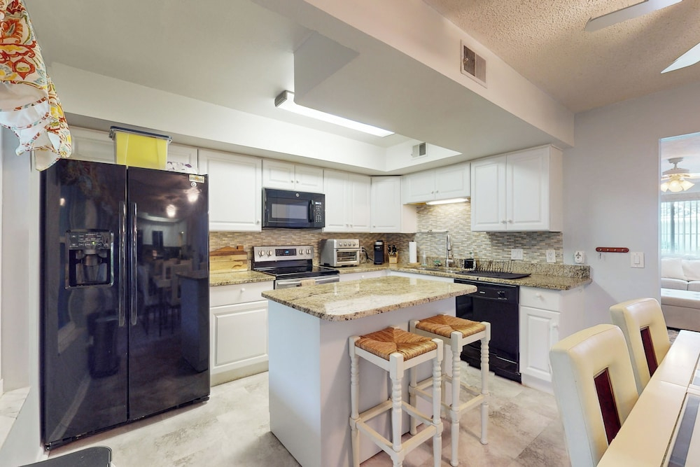 1 Mi to Beach! Marco Island Family Getaway w/ Pool
