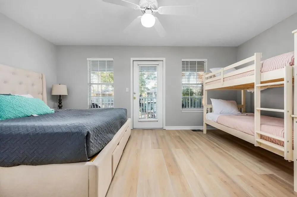 Cute Beach House Minutes from Beach