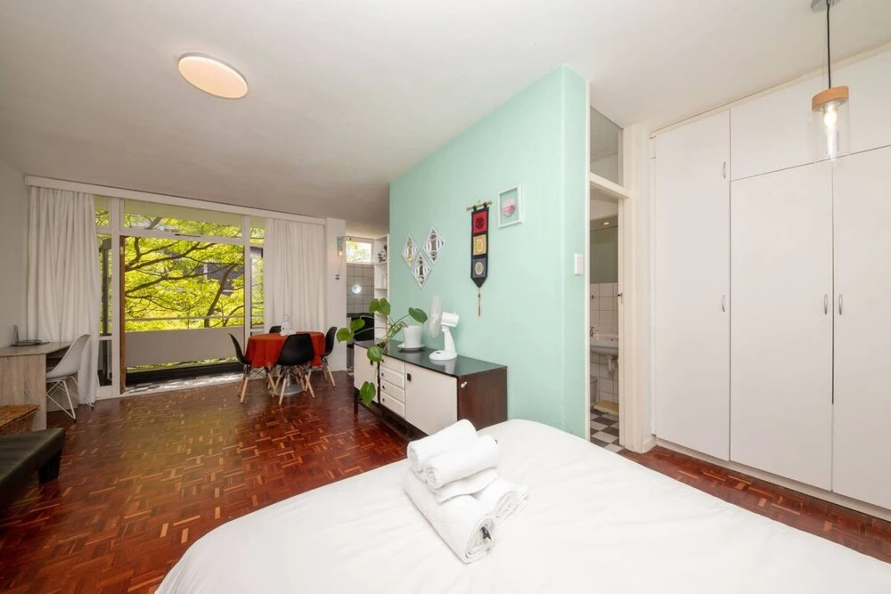 Central Urban Oasis With Garden View & Swimming Pool