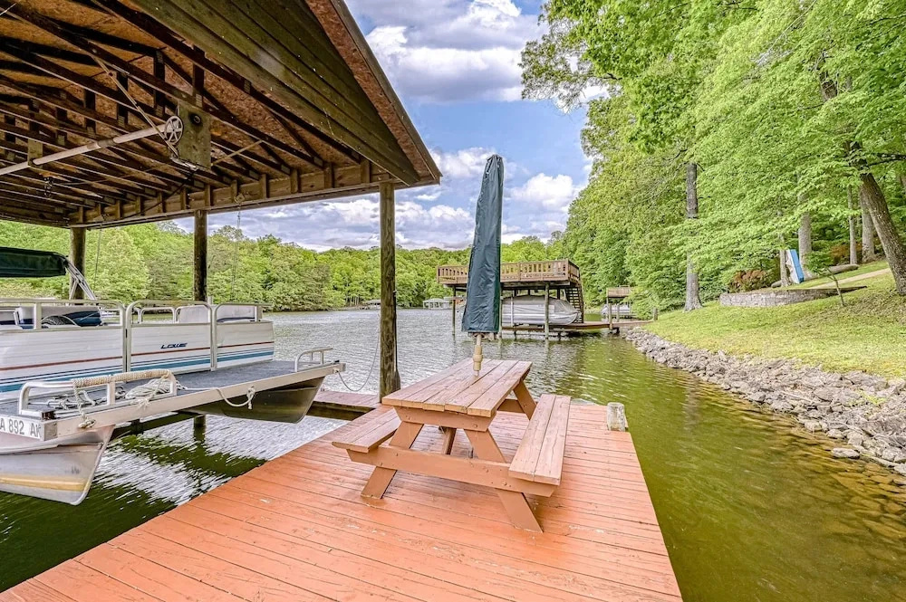 Sthern Rock - Lakefront Home With Views, Dock, Screened Porch, Kayak & Canoe