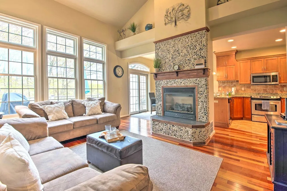 Community Perks & Deck: Lake Harmony Townhome!