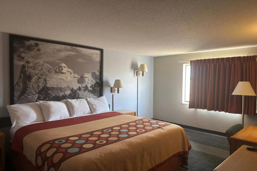 Super 8 by Wyndham Belle Fourche SD