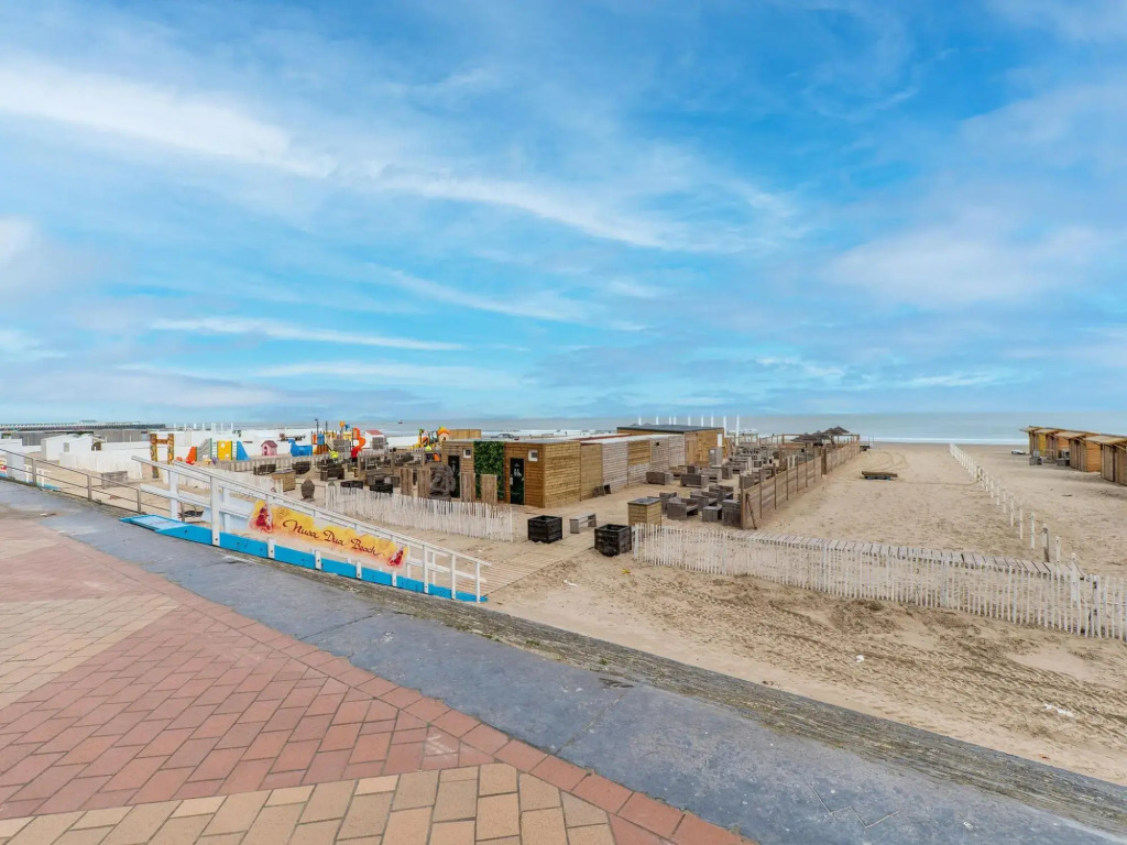 Beachfront apartment in Blankenberge with balcony