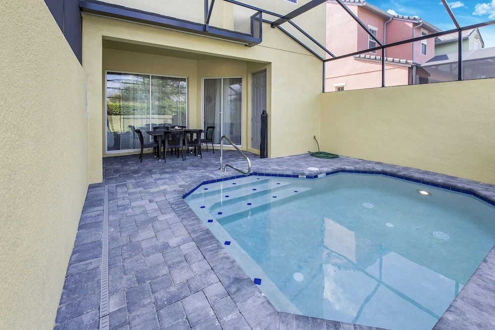 134fr 5 Bedroom Townhouse
