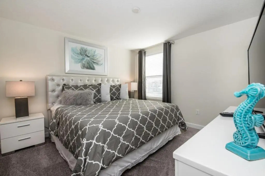 Live the Magic of Champion Gates 8 BD Sleep Up to 19 people