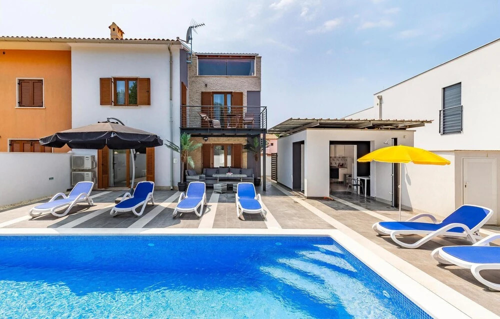 Gorgeous Home In Banjole