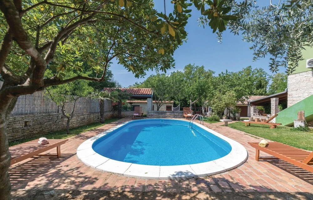 Amazing Home in Vodnjan-kacana With Wifi and 4 Bedrooms