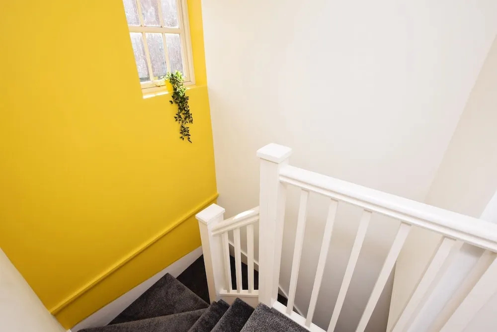 Perfect for Uni and City Stays - Modern 2-Bed with Parking