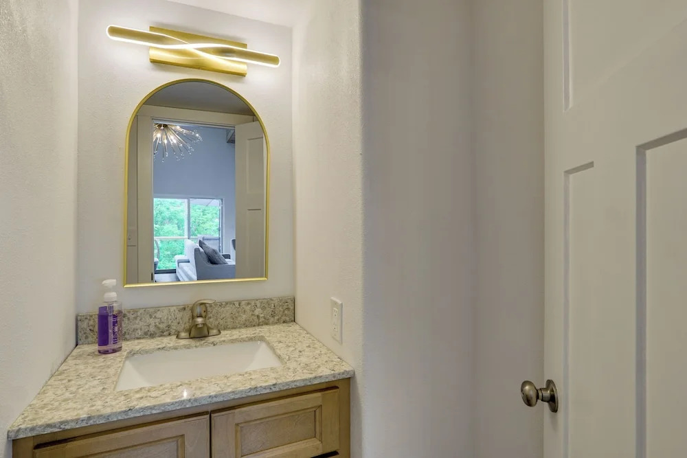 Margaritaville Access! Luxe Ozark Oasis w/ Hot Tub