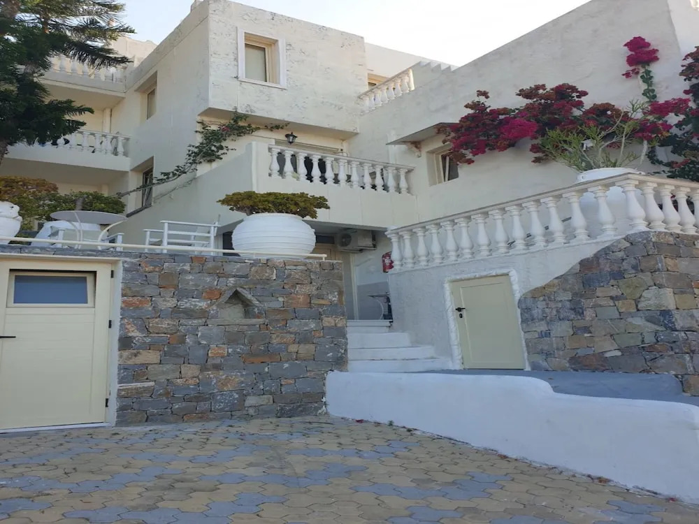 Hermes Korifi Suites private apartment