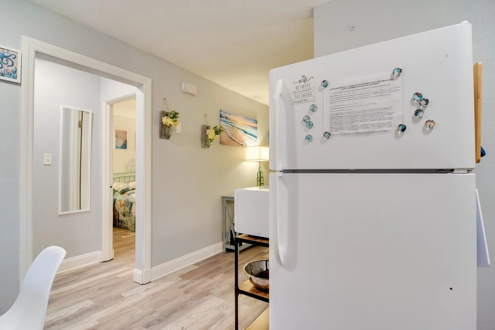 Largo Vacation Rental: 5 Mi to Clearwater Beach!