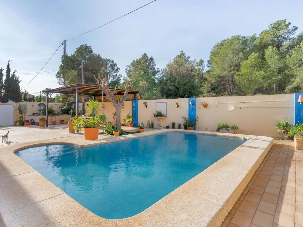 Lovely Chalet in Polop With Swimming Pool