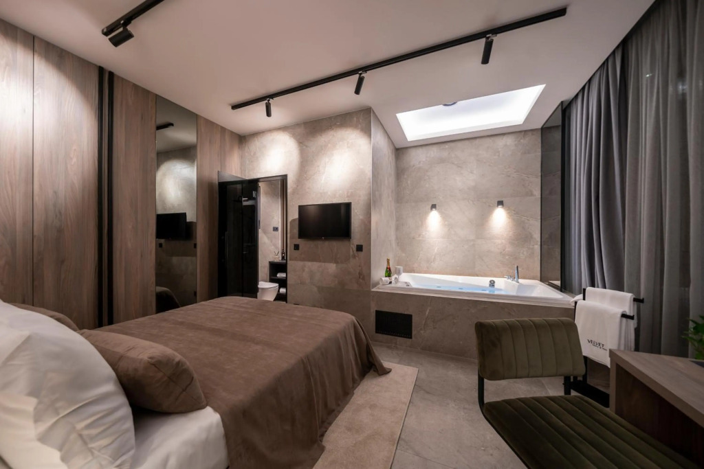 VELVET rooms & more