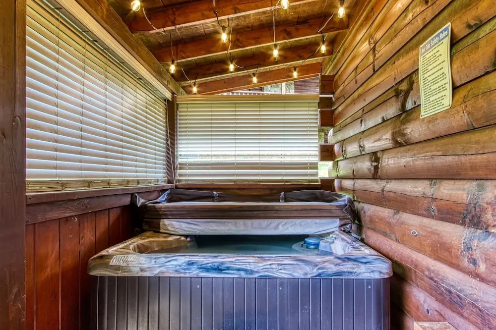Little Slice of Heaven -1BR 1BA Close to Town and Resort Amenities cabin