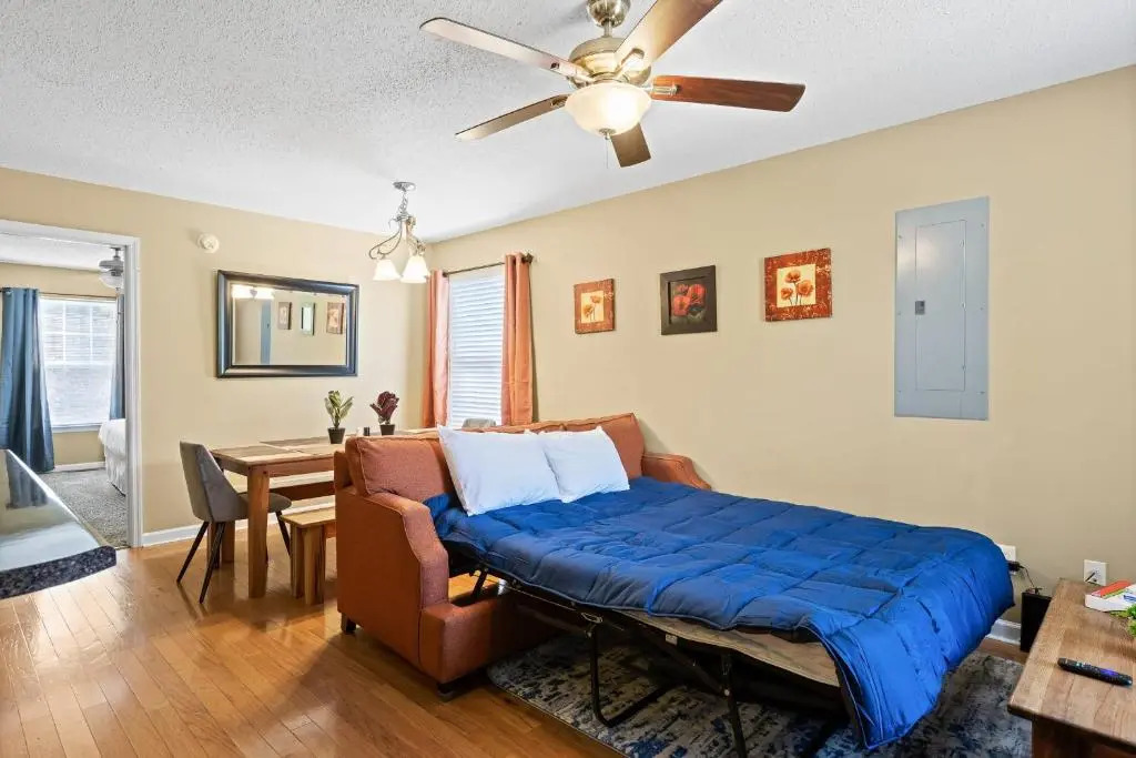 The Elmwood Farmhouse- 10 Mins to Downtown Chattanooga