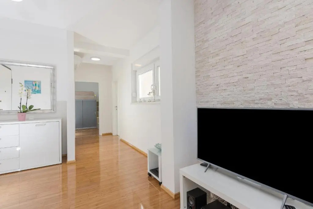 Apartments Tomana