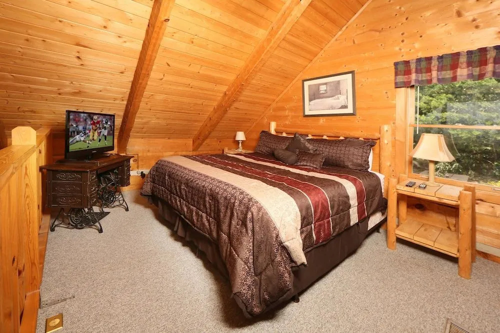 A Walk in the Clouds 2 Br cabin by RedAwning