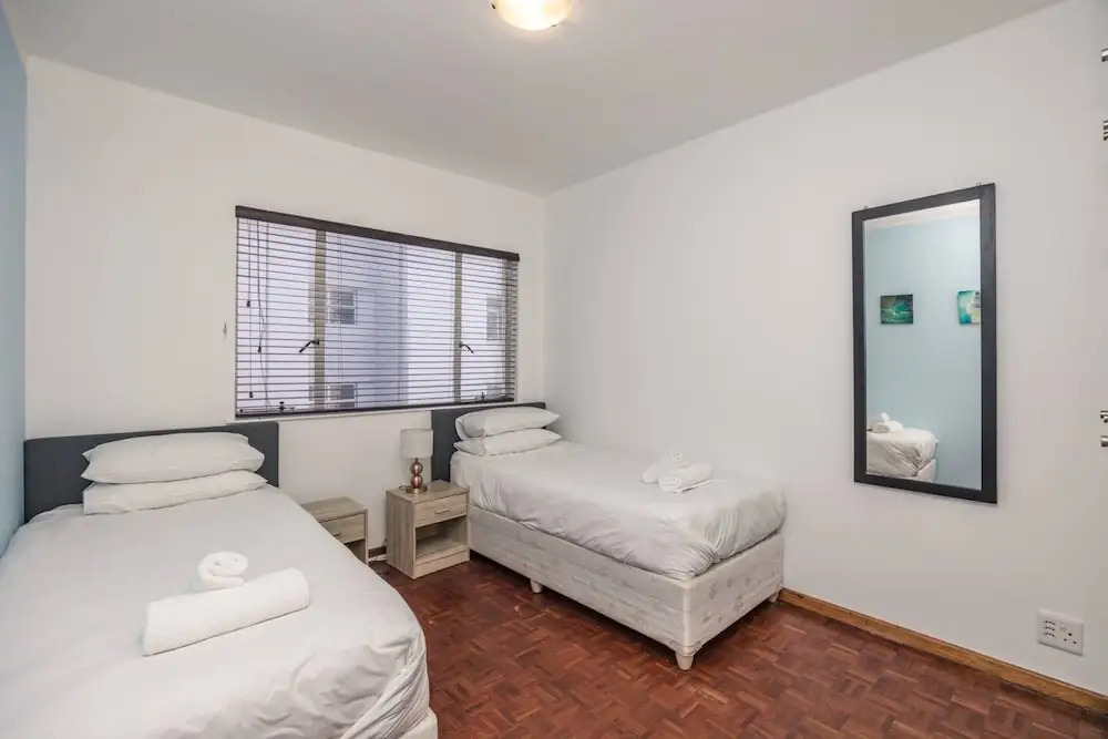 Centrally Located 2 Bedroom Apartment in Cape Town